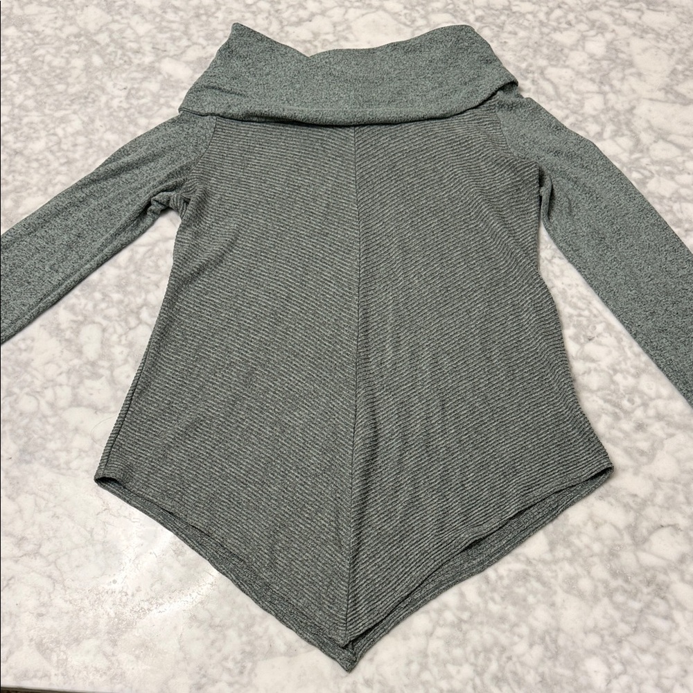 B Wear Green Knit Cowl Neck Sweater Size L Cozy Chic Top